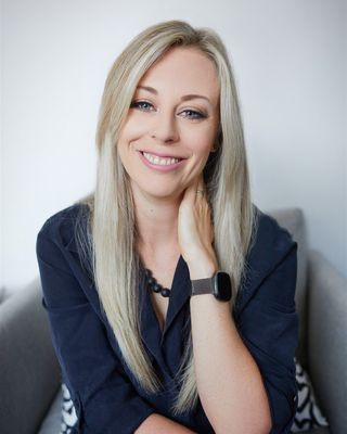 Photo of Jenn Bossio - Couples Therapy Ontario | Psychologist, MSc, PhD, CPsych, Psychologist