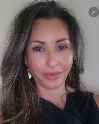 Photo of Elizabeth Ilog, Psychiatric Nurse Practitioner, FNP-C, PMHNP