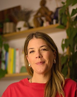 Photo of Emily Ascroft, Registered Psychotherapist (Qualifying)