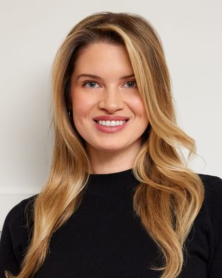 Photo of Lauren Vaupshas, Registered Psychotherapist, MACP