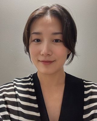 Photo of Yoojin Lee, Registered Psychotherapist, MA, CCC, CTP