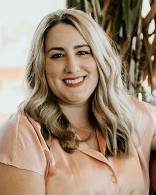 Photo of Julia Parella, Marriage & Family Therapist, LMFT