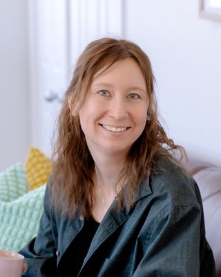 Photo of Sarah de la Roche, Registered Psychotherapist (Qualifying), MACP, BCompSc
