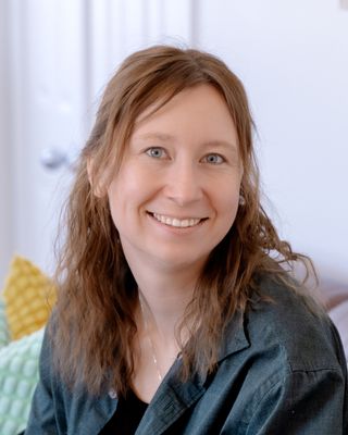 Photo of Sarah de la Roche, Registered Psychotherapist (Qualifying), MACP, BCompSc