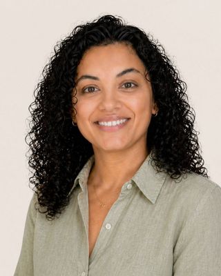 Photo of Nisreen Halai, Registered Psychotherapist (Qualifying), RP (Q), MACP, CCC