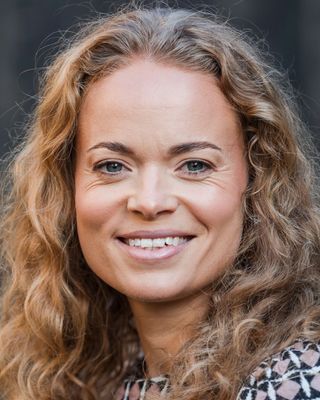 Photo of Julia Bell - GrowthMindsetCBT | Julia Bell | BABCP Accredited , Psychotherapist, MBABCP