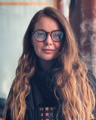 Photo of Jordanna Holton-Hayes, Psychotherapist, MA, HCPC-Art Therap.