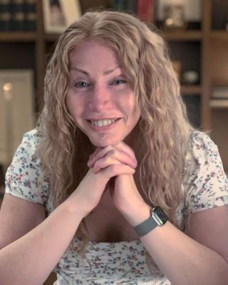 Photo of Caitlin Hall, Psychotherapist, PACFA
