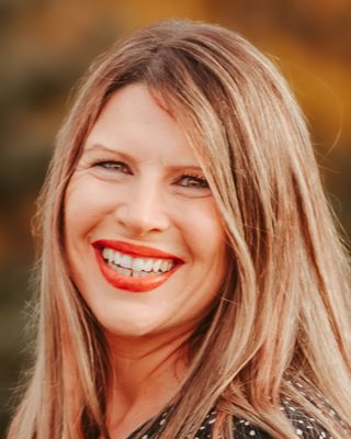 Photo of Elizabeth Muhle, Registered Social Worker, MSW, RSW