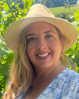 Photo of Laura Rochelle, Clinical Social Work/Therapist, LCSW