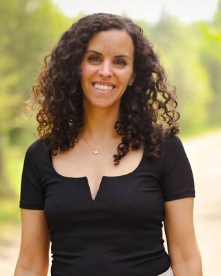Photo of Naama Babos, Registered Psychotherapist (Qualifying), MA