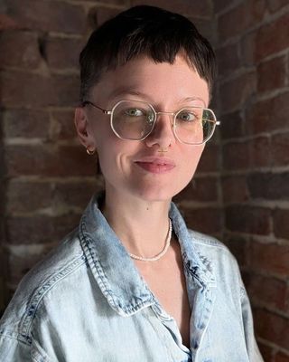 Photo of Elliot Helt, Marriage & Family Therapist, MA, LMFT