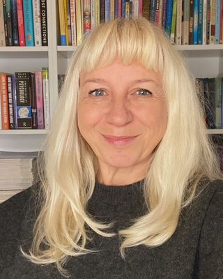 Photo of Alice Everett, Psychotherapist, MSc, MBACP