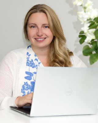 Photo of Shelby Doherty-Sirkovich, Registered Psychotherapist, HBSc, BA, MACP