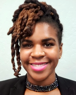 Photo of Dr. Ashakie Phillips, Psychiatric Nurse Practitioner, DNP, PMHNP-C, FNP-C