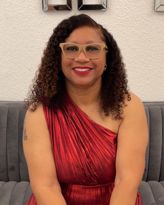 Qoshnisi etuk qoshnisini sikdi.