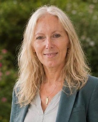 Photo of Emma Irwin, Psychotherapist, DCounsPsych, MUKCP