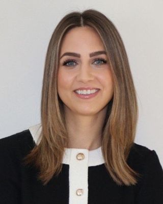 Photo of Andrea Davies, Registered Psychotherapist (Qualifying)