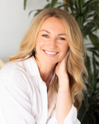 Photo of Aleah Maas - Aleah Maas | Trauma Therapist | Emdr & IFS, Clinical Social Work/Therapist, LCSW