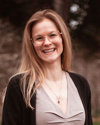 Photo of Dr. Alyssa Louw, Psychologist, PhD, RPsych