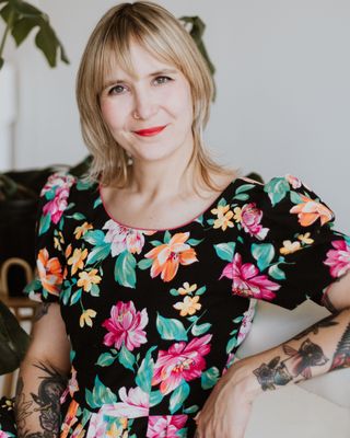 Photo of Julia Vering - Expressive Arts Therapy KC LLC, Clinical Social Work/Therapist, MSW, LSCSW, LCSW, REAT