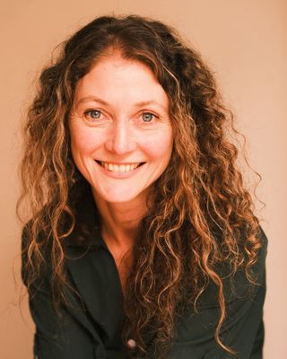 Photo of Erin Frazer, Counsellor, MBACP