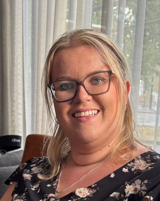 Photo of Loran Yates, Psychotherapist, MSc, MBACP Accred