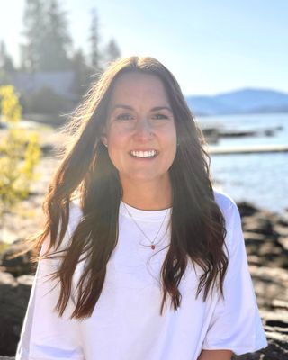 Photo of Zoe Gillis, Counsellor, MCP, RCC