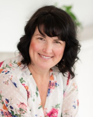 Photo of Lynn Izzard - Green Peak Therapy | Lynn Izzard, RP, MACP, Registered Psychotherapist