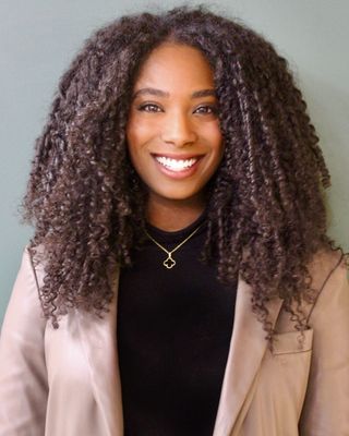 Photo of Alexa Peters, Registered Psychotherapist, Adv BA, Psych, MA, CCPA, CCC