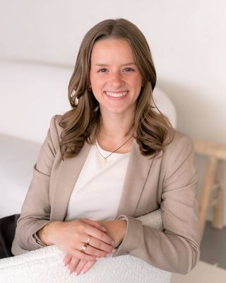 Photo of Alexis Fraser, Registered Psychotherapist (Qualifying), MA, TLLP