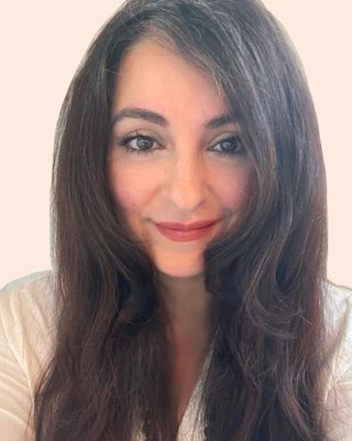 Photo of Dr. Sally Nazari, Psychologist, PsyD, MSW