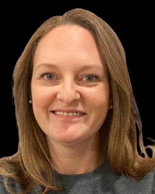 Photo of Elizabeth Hickling, Registered Psychotherapist (Qualifying), MACP, BEd, HBA