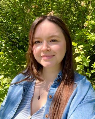 Photo of Leah Diamond-Barker - Leah Diamond-Barker l Anxiety l Identity, Registered Psychotherapist (Qualifying), BSc