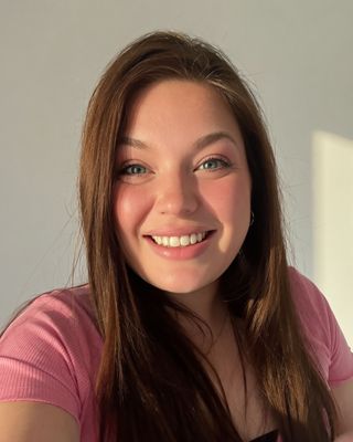 Photo of Laura Day, Psychotherapist, MA, HCPC-Art Therap.