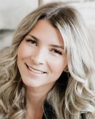 Photo of Holly Barr, Pre-Licensed Professional, BA, BEd, MACP