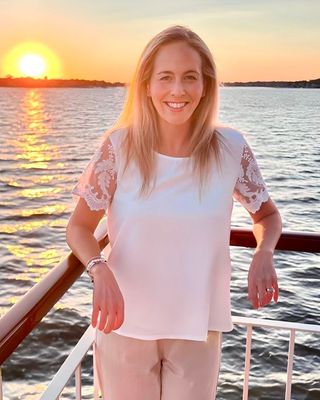 Photo of Perri Barra, Clinical Social Work/Therapist, LCSW