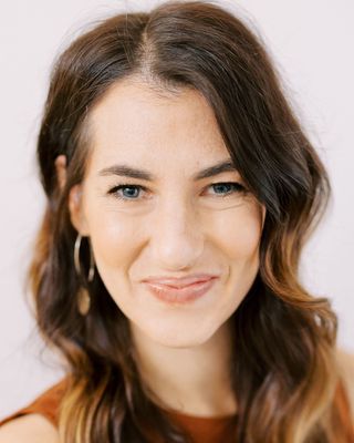 Nicole Barkhordari, Couples & Sex Therapist