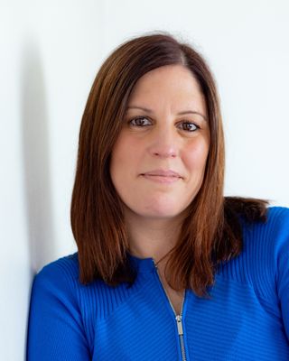 Photo of Dr Davina Ledermann, Psychotherapist, MBABCP