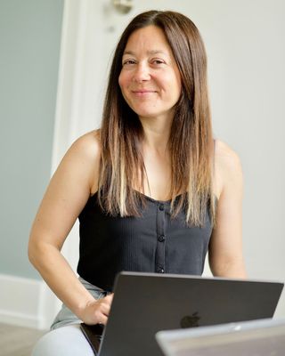 Photo of Amanda Reali, Registered Psychotherapist (Qualifying), RYT-200