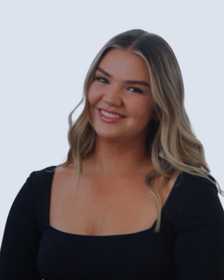 Photo of Mackenzie (Kenzie) Thomas, Registered Psychotherapist (Qualifying), BA