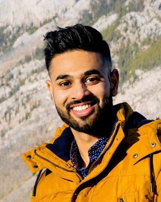 Photo of Dr. Muzammil Ahmad, Registered Psychotherapist, MD, MSc., CCFP, MDPAC