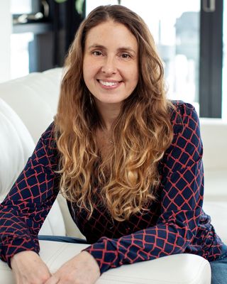Photo of Karen Szabo, Registered Psychotherapist, BA, MACP