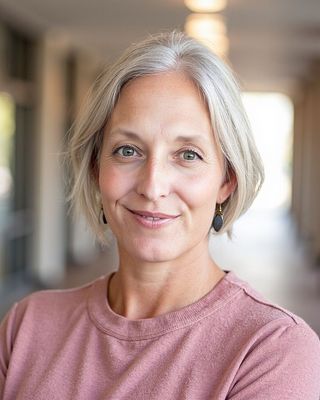 Photo of Leslie Vriesman, Marriage & Family Therapist, MS, LMFT