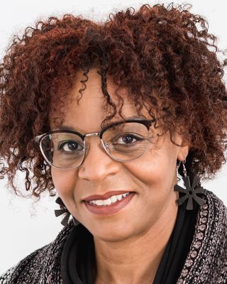 Photo of Georgia Fullerton, Art Therapist, ExAT, BA