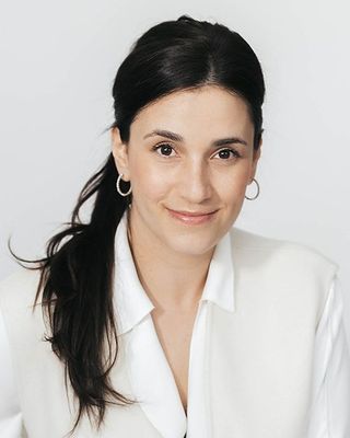 Photo of Elsa Korakianitis, Registered Psychotherapist (Qualifying), MA, BA, CCC