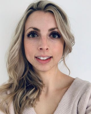 Photo of Dr Georgie Burnett, Psychologist, PsychD, HCPC - Clin. Psych.