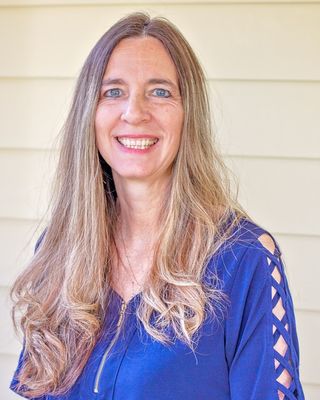 Photo of Julia Edwards, Pre-Licensed Professional, LCSW, Intern