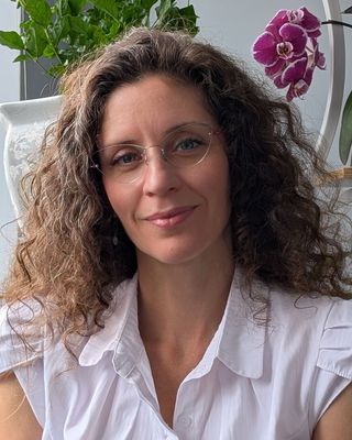 Photo of Jenny Eish, Licensed Professional Counselor, LPCC, R-DMT, Somatic