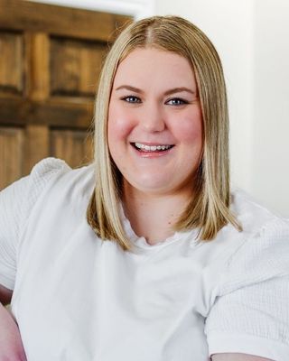 Photo of Nicole O'Neill, Registered Social Worker, BSW, MSW, RSW